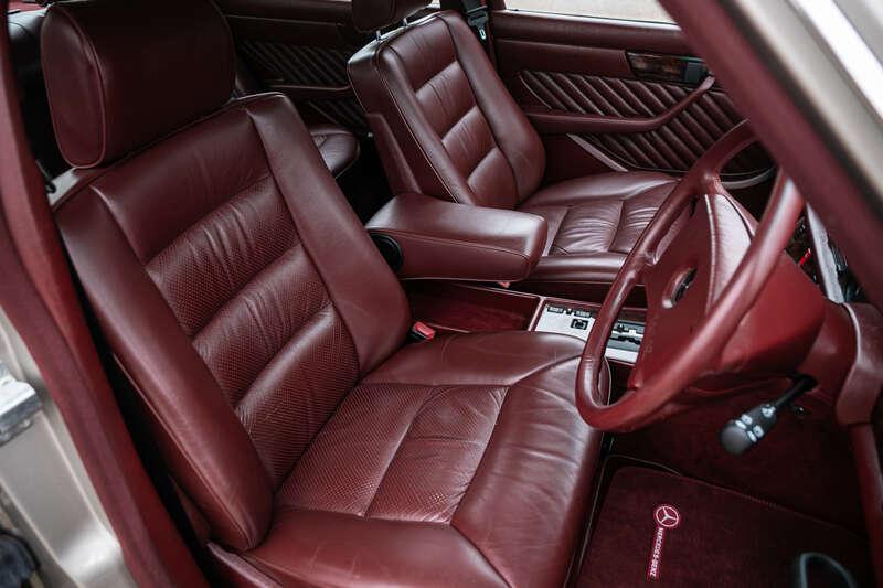 1990 Mercedes - Benz 300 SE AUTO