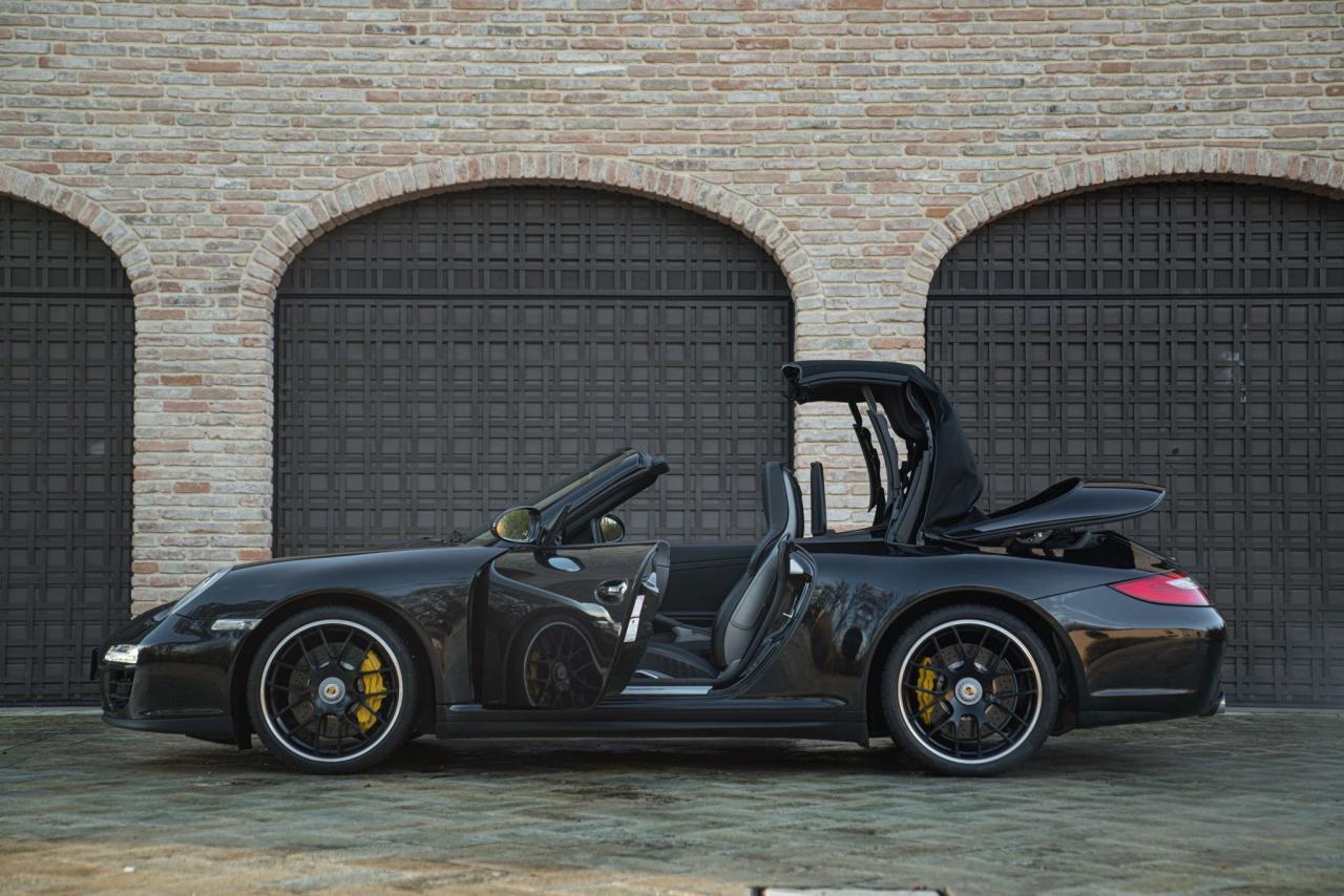 2011 Porsche 997 (911) CARRERA GTS