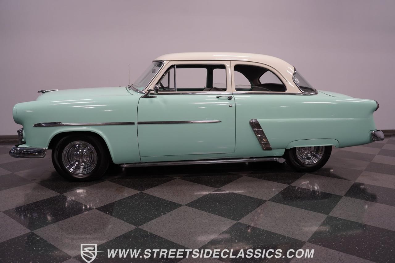 1952 Ford Crestline Restomod