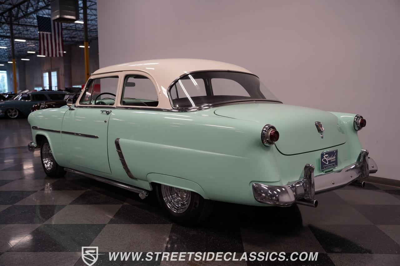 1952 Ford Crestline Restomod