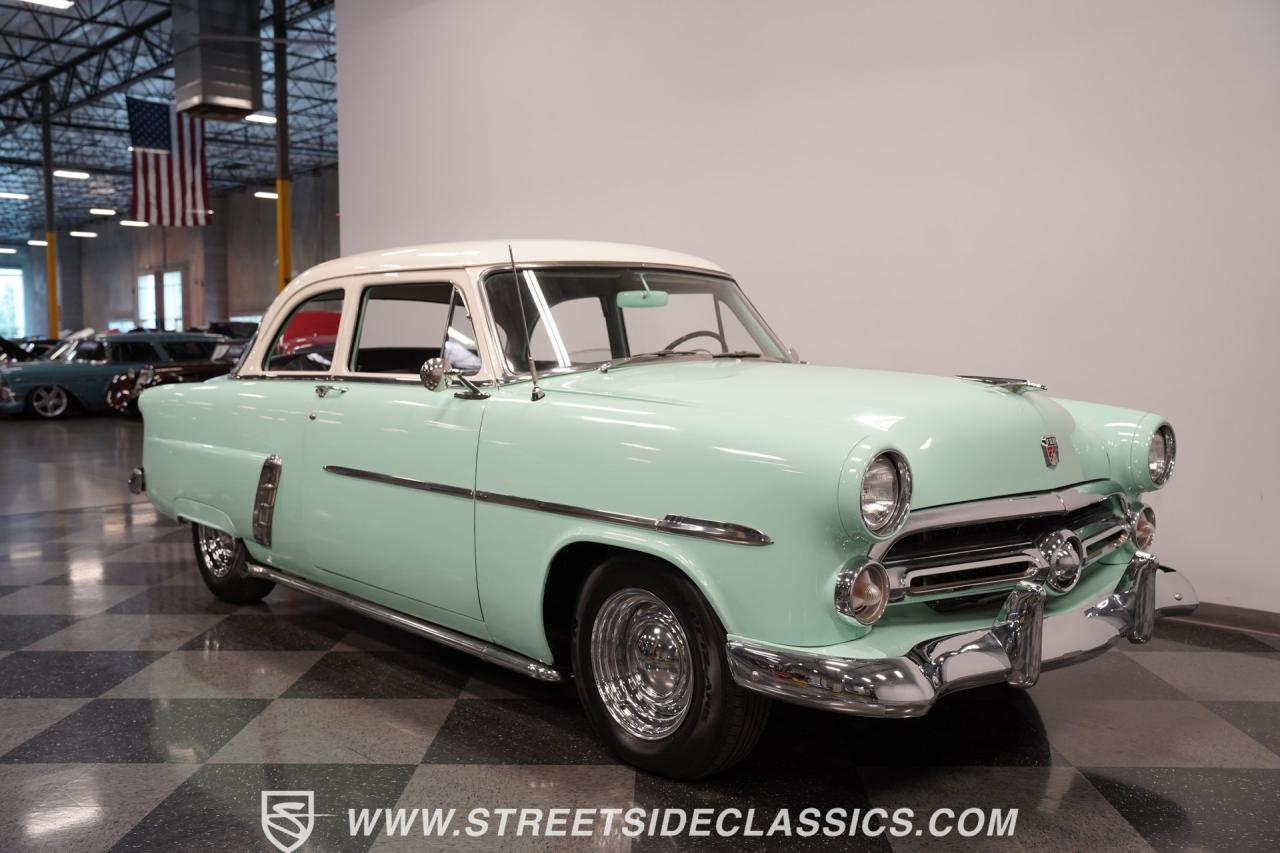 1952 Ford Crestline Restomod