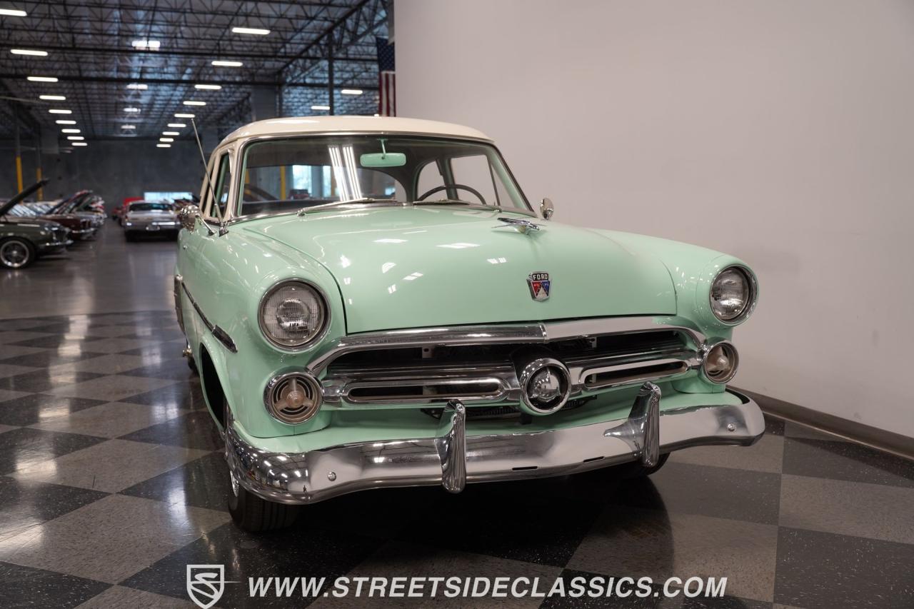 1952 Ford Crestline Restomod