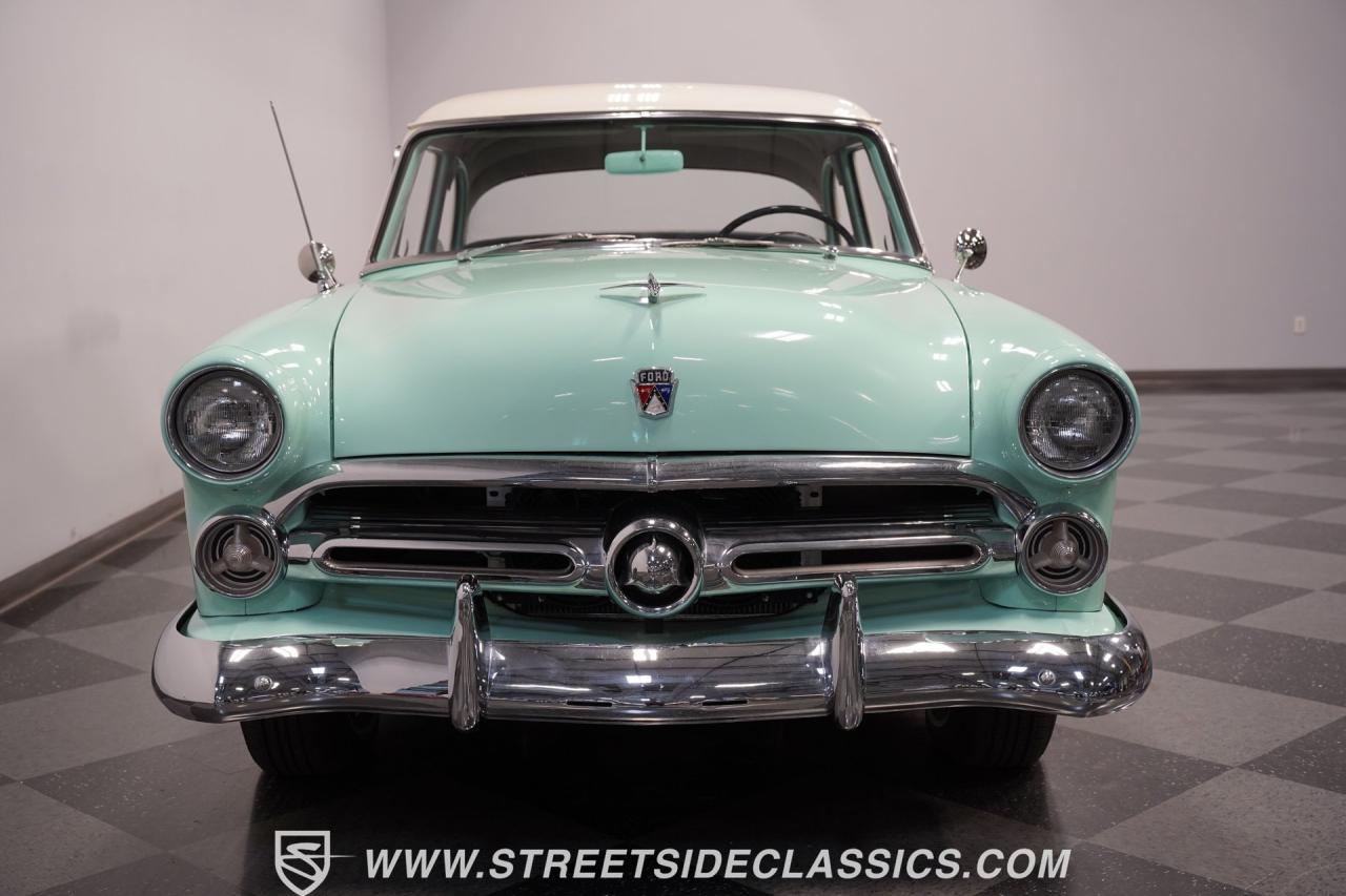 1952 Ford Crestline Restomod