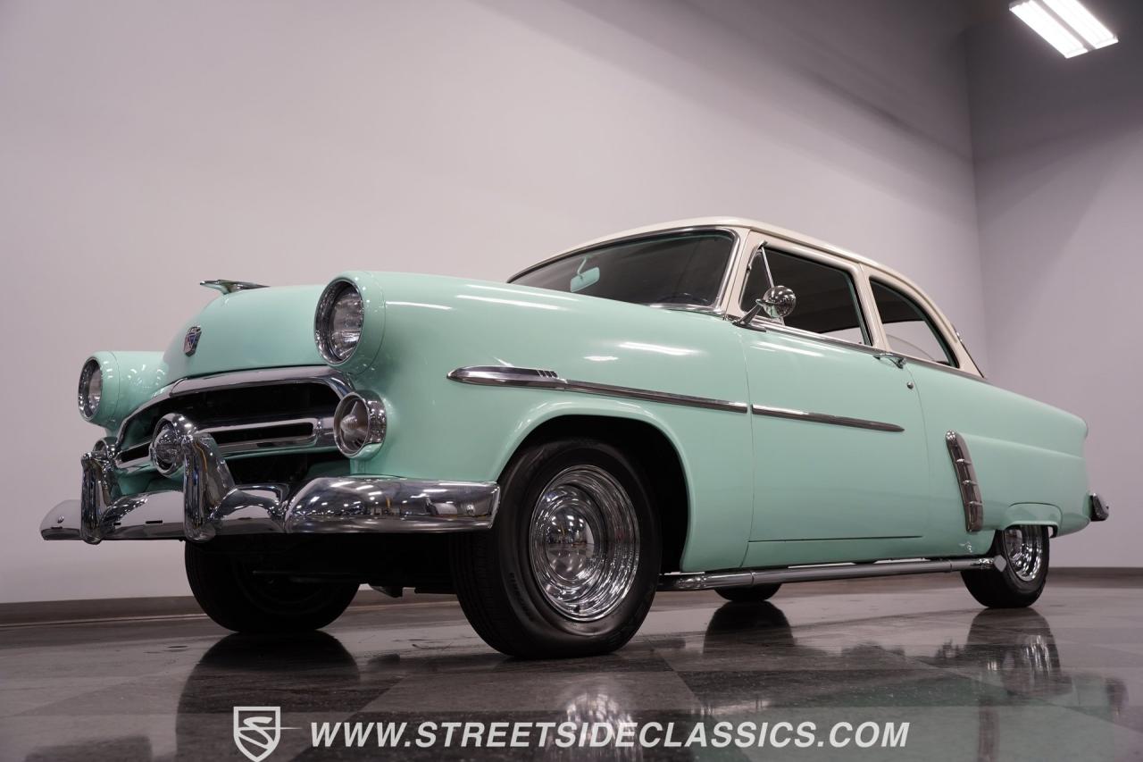 1952 Ford Crestline Restomod