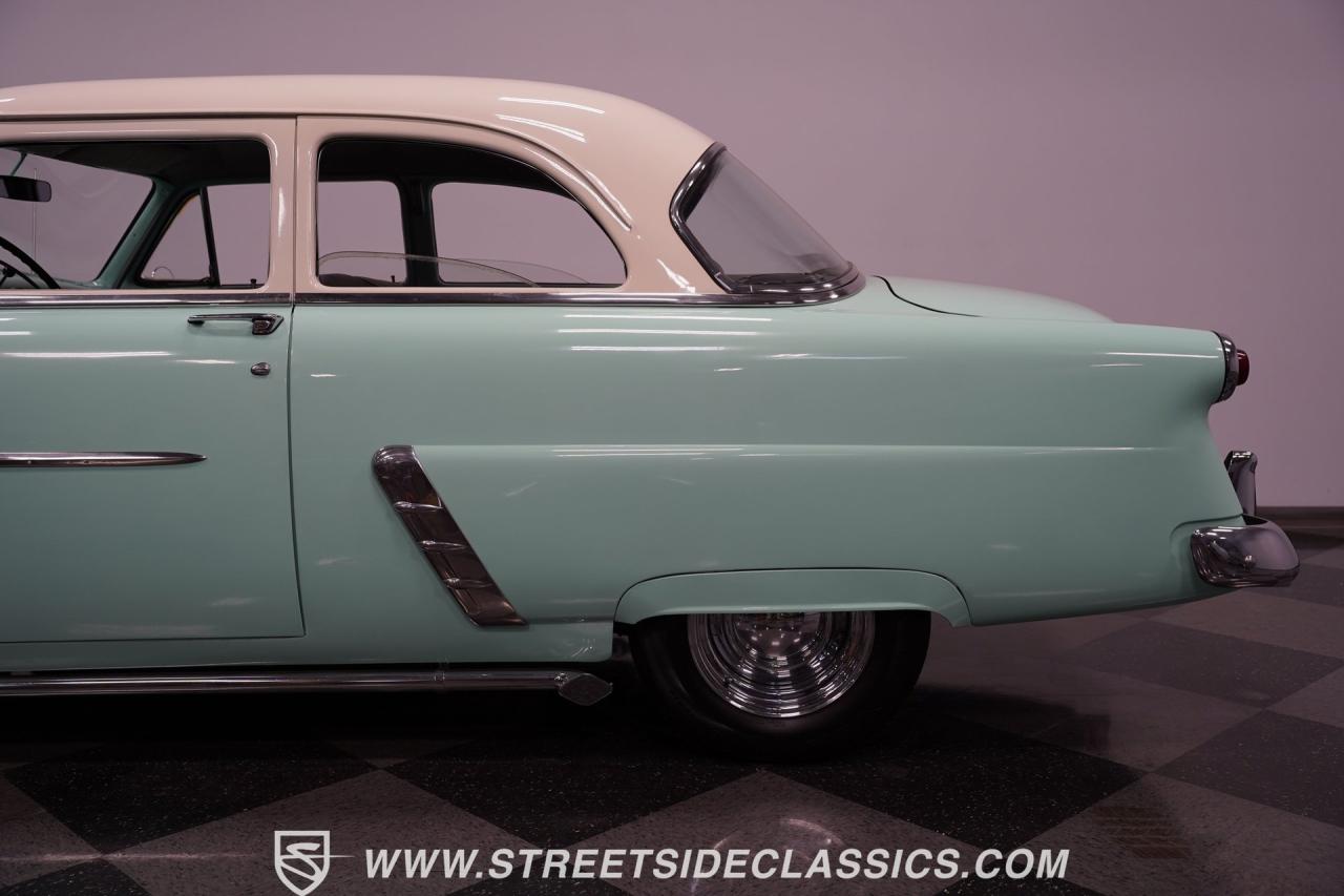 1952 Ford Crestline Restomod