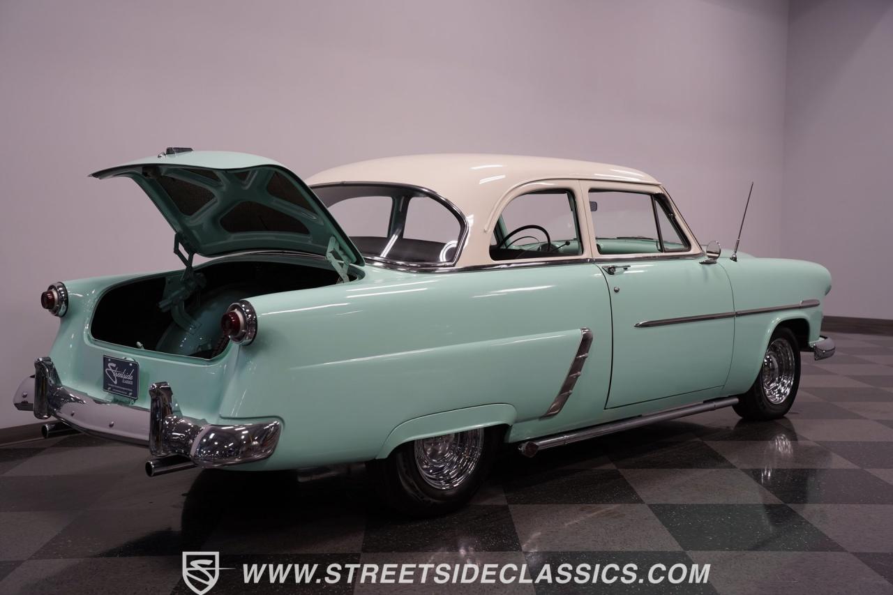 1952 Ford Crestline Restomod