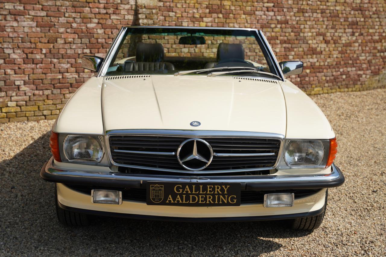 1989 Mercedes - Benz Mercedes Benz SL 560