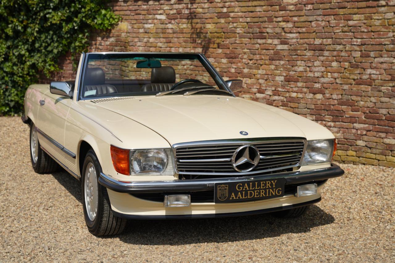 1989 Mercedes - Benz Mercedes Benz SL 560