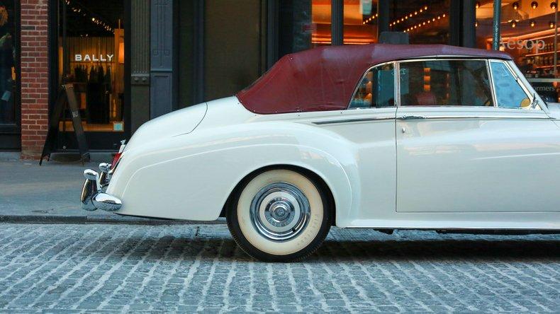 1961 Rolls - Royce Silver Cloud II H.J. Mulliner Drophead Coupe Adaptation