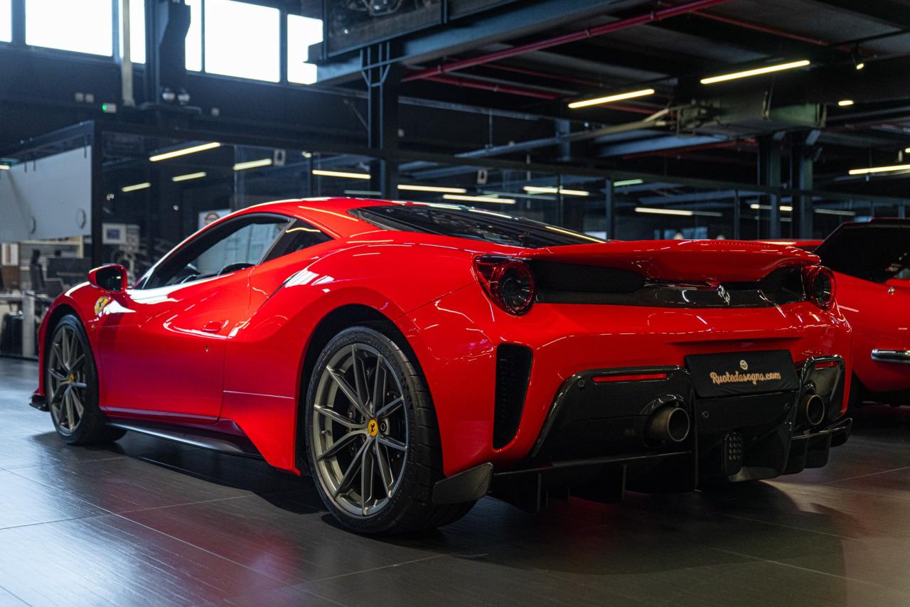 2019 Ferrari 488 PISTA