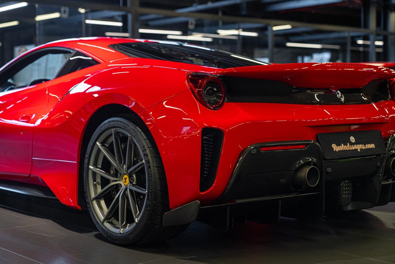 2019 Ferrari 488 PISTA