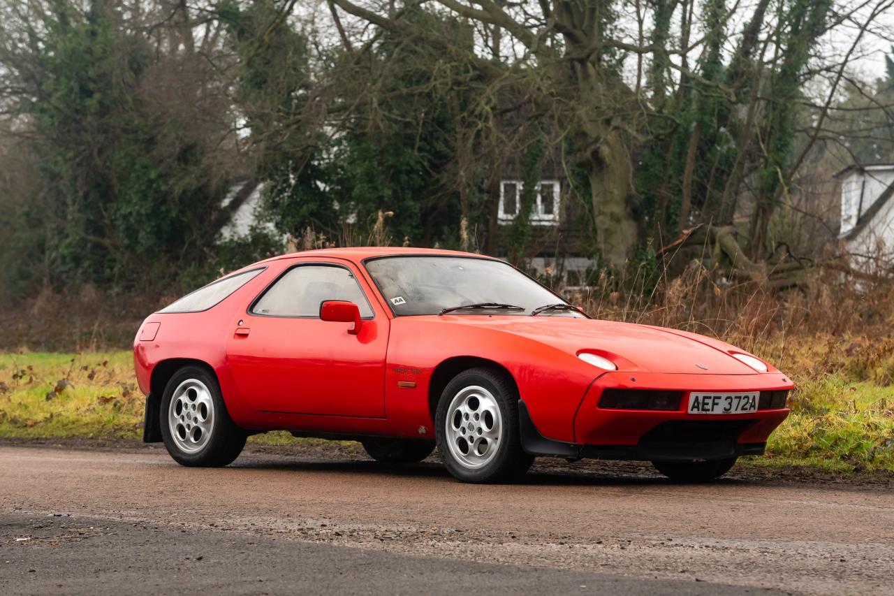 140 Porsche 928