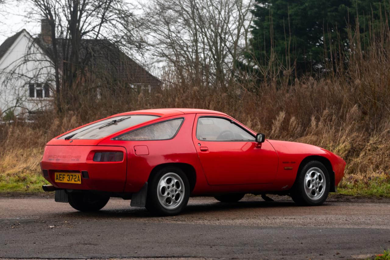 140 Porsche 928