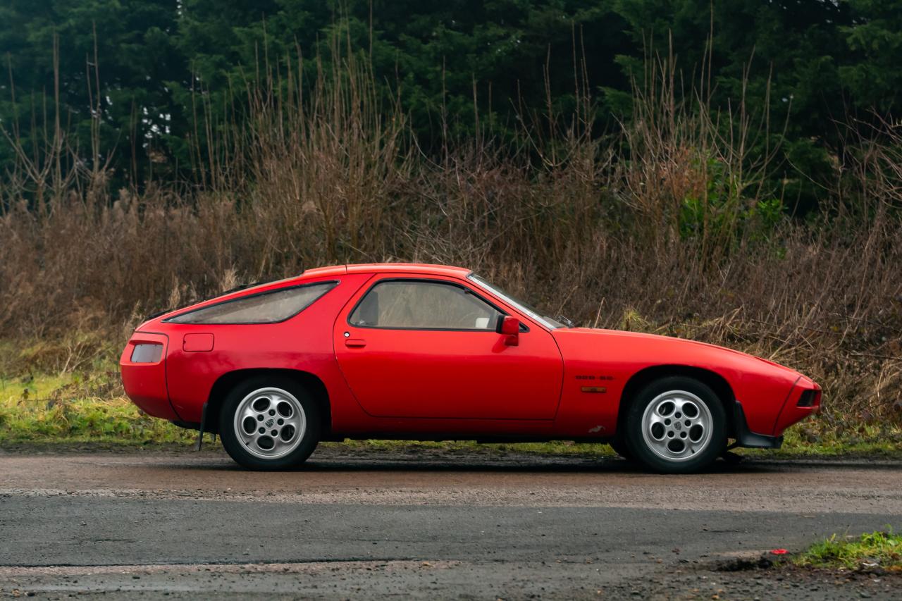 140 Porsche 928