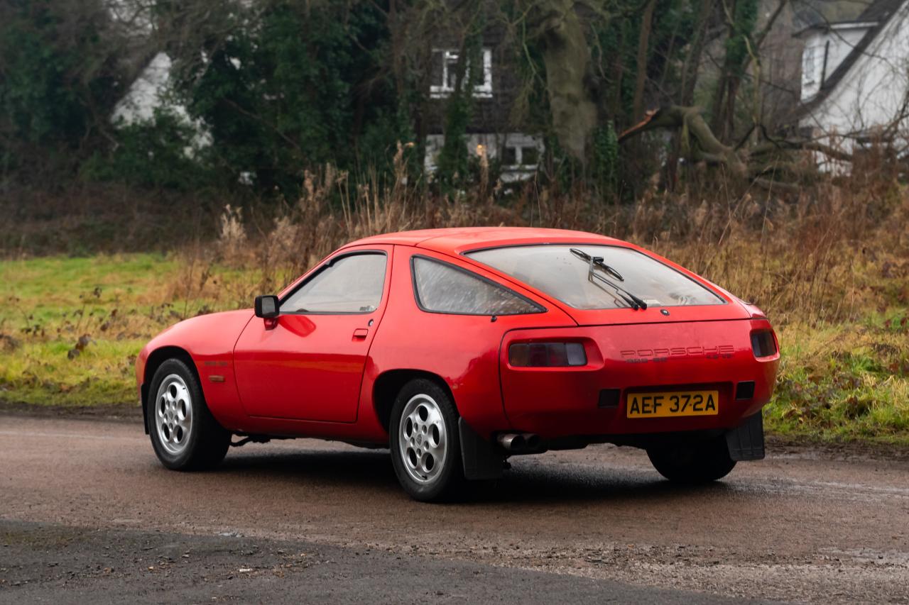 140 Porsche 928