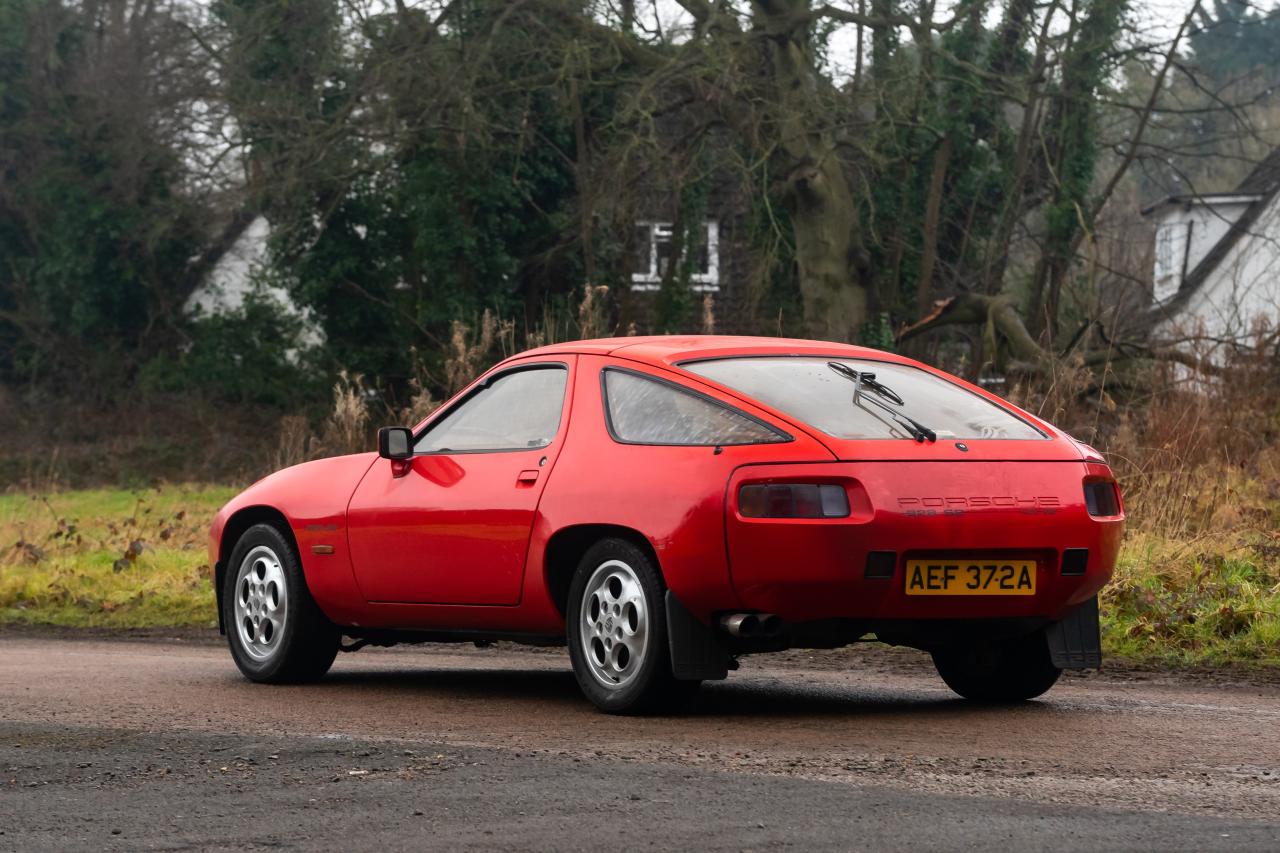 140 Porsche 928