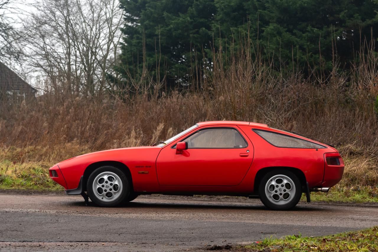 140 Porsche 928