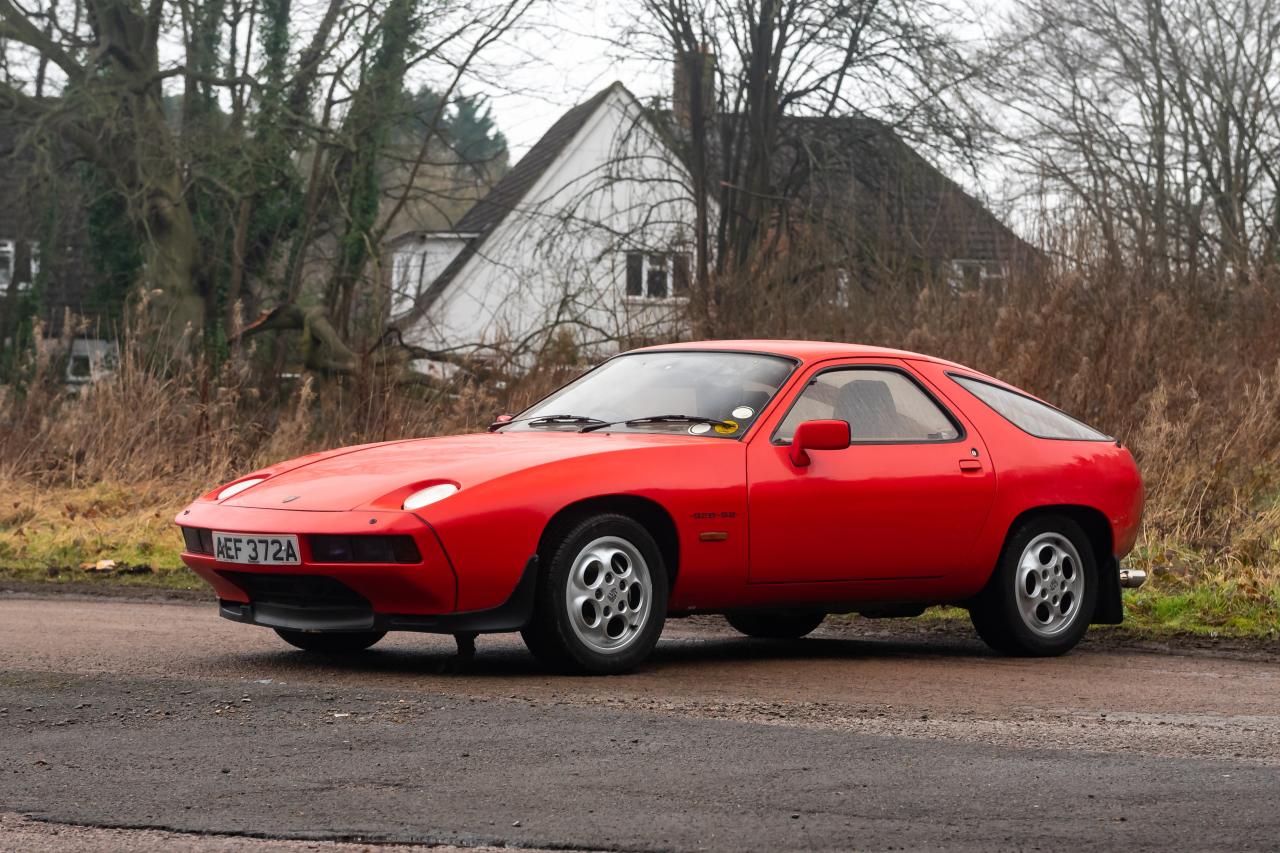 140 Porsche 928