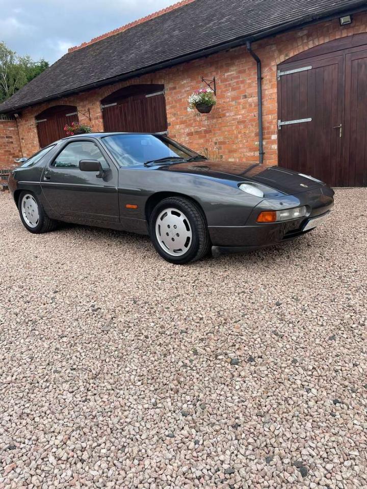 1990 Porsche 928 S4