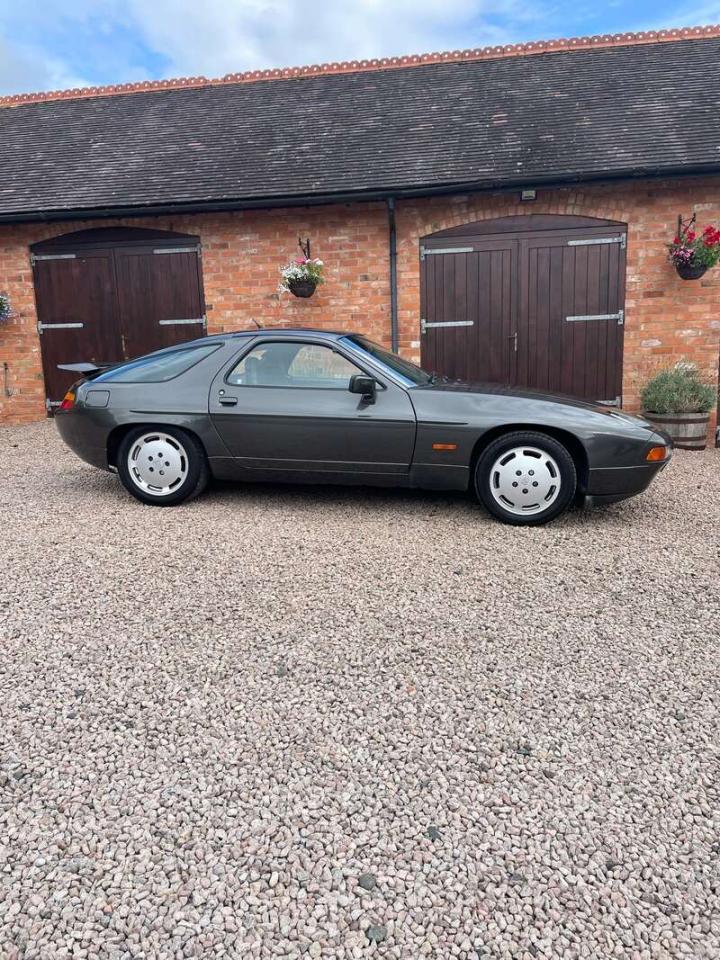 1990 Porsche 928 S4