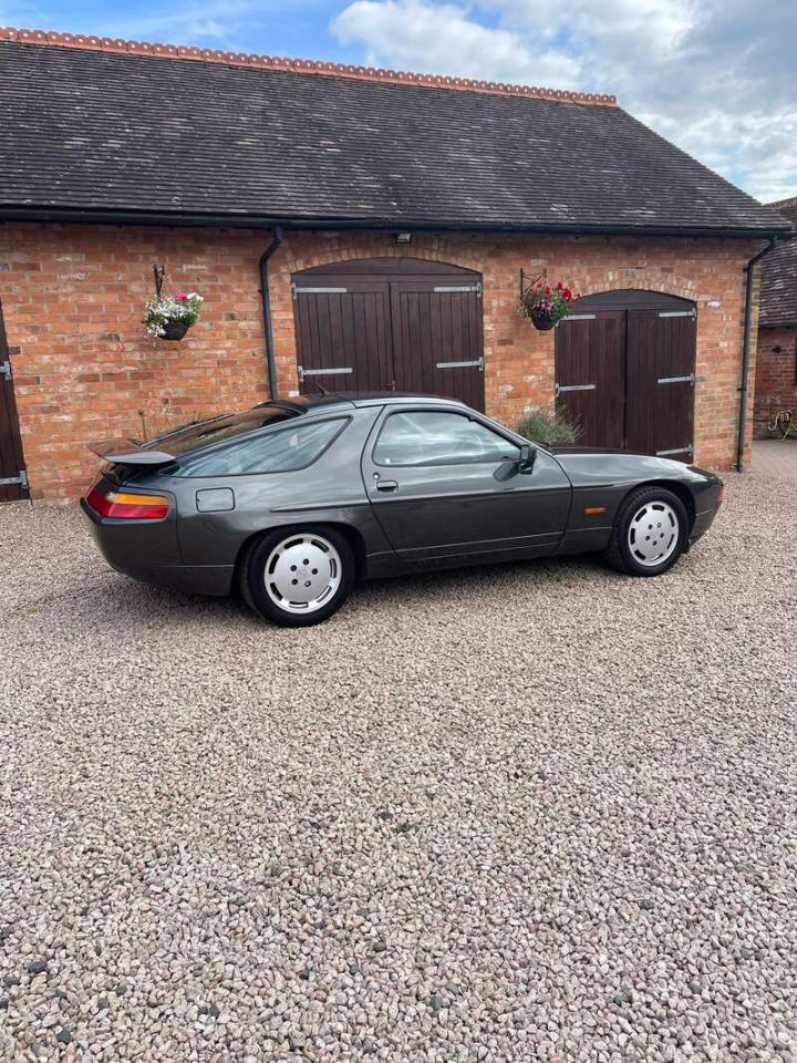 1990 Porsche 928 S4