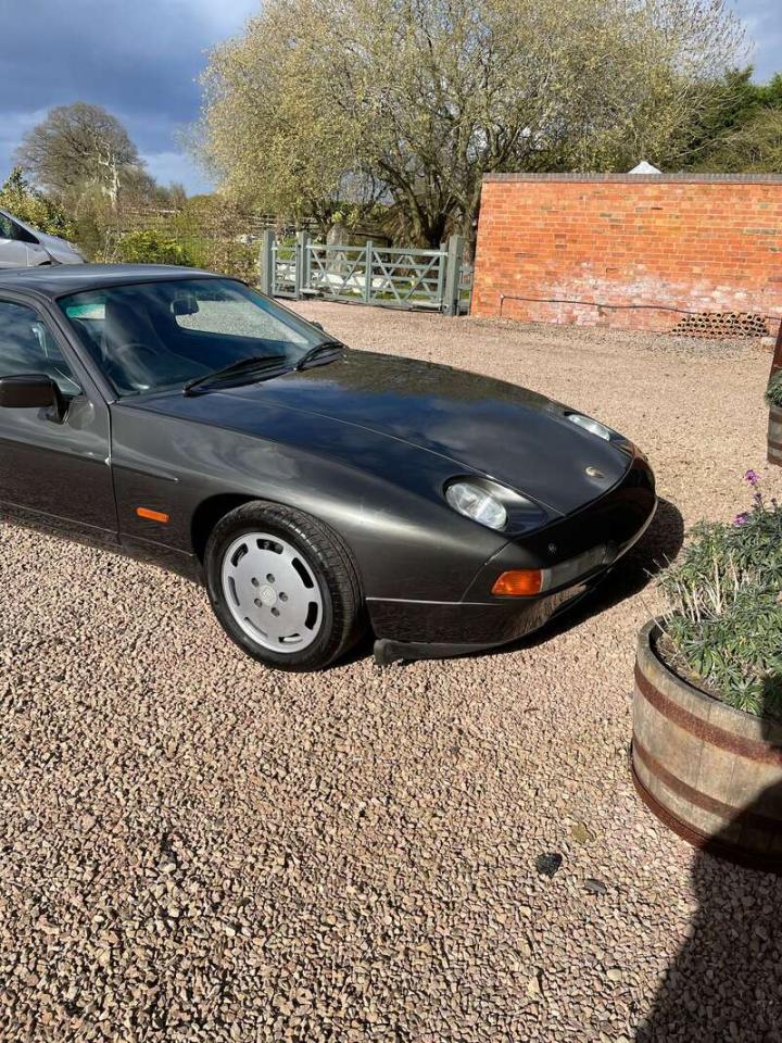 1990 Porsche 928 S4