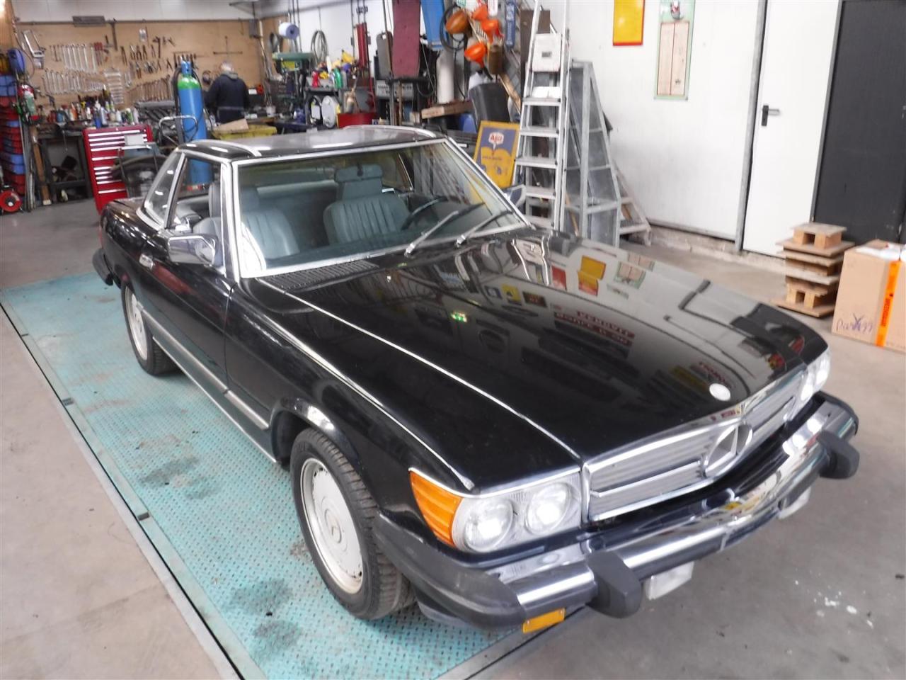 1988 Mercedes - Benz 560SL black &#039;&#039;88