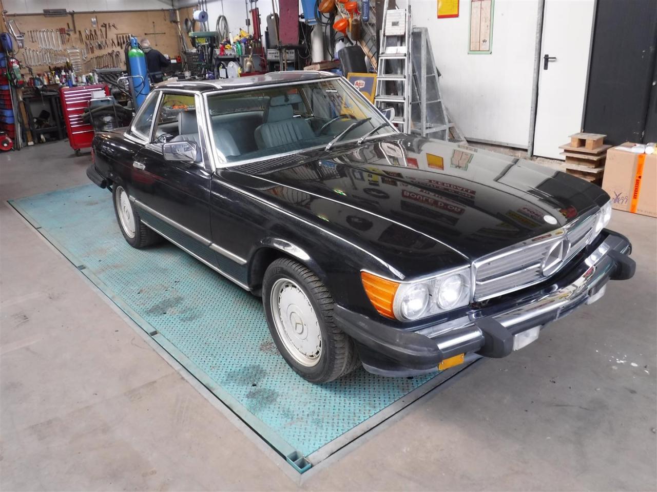 1988 Mercedes - Benz 560SL black &#039;&#039;88