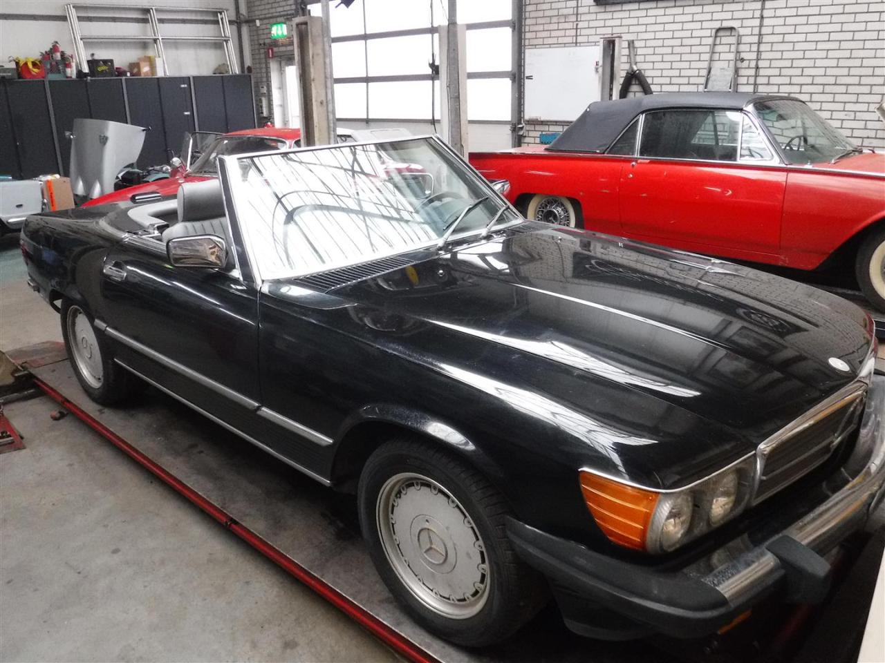 1988 Mercedes - Benz 560SL black &#039;&#039;88