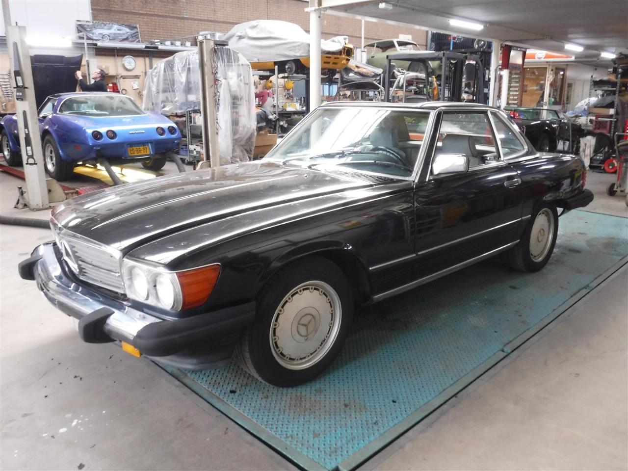 1988 Mercedes - Benz 560SL black &#039;&#039;88