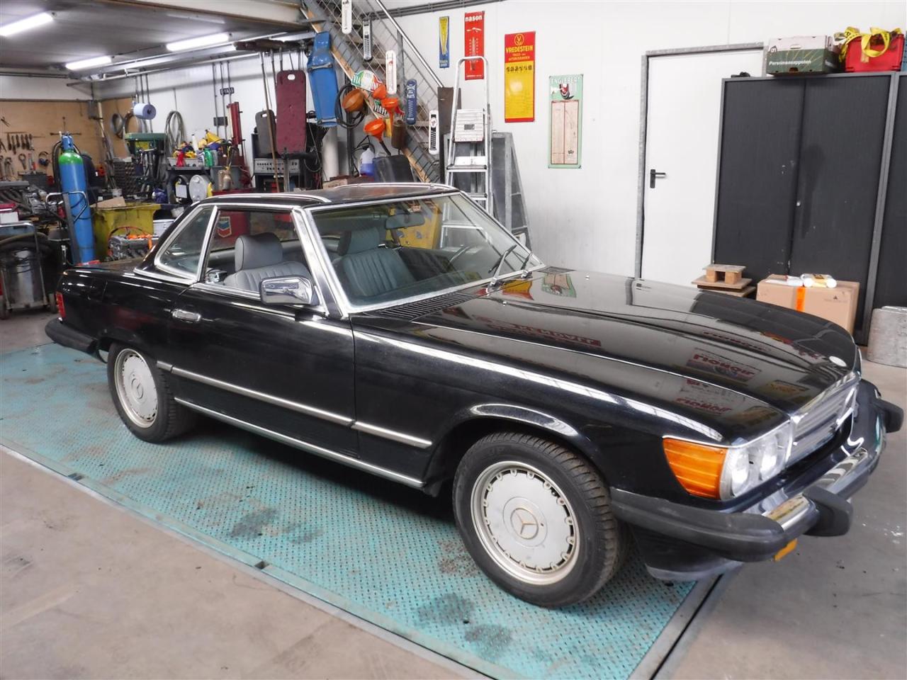 1988 Mercedes - Benz 560SL black &#039;&#039;88