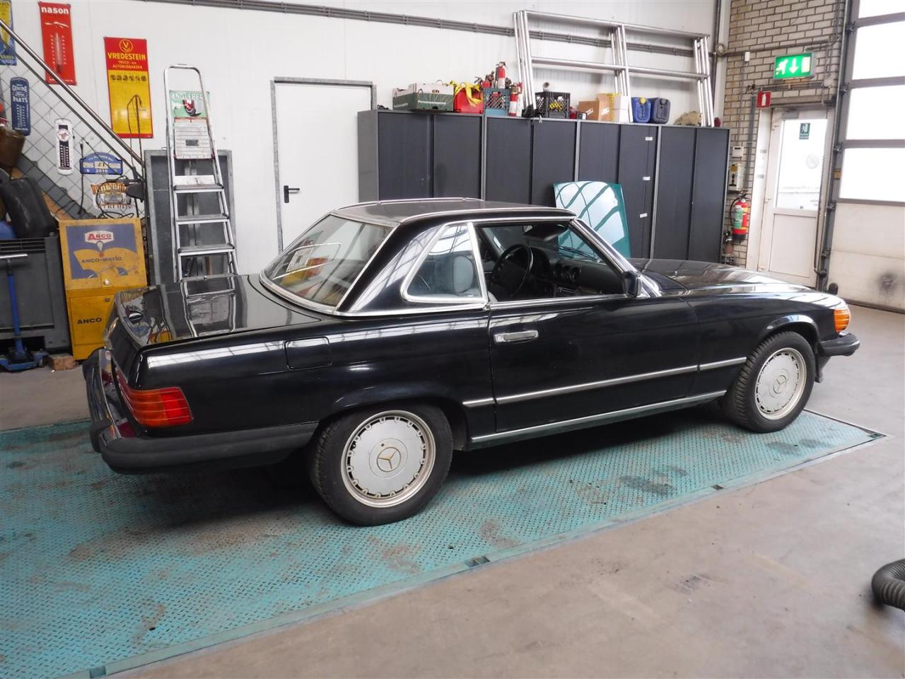 1988 Mercedes - Benz 560SL black &#039;&#039;88