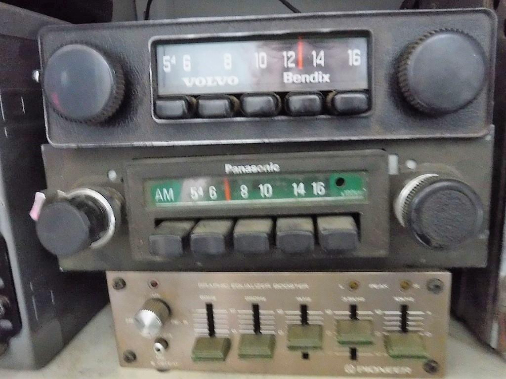 1900 Volvo parts radio