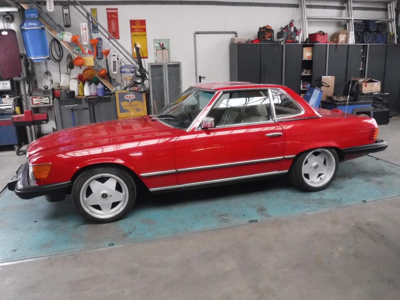 1985 Mercedes - Benz 380SL W107 Roadster red