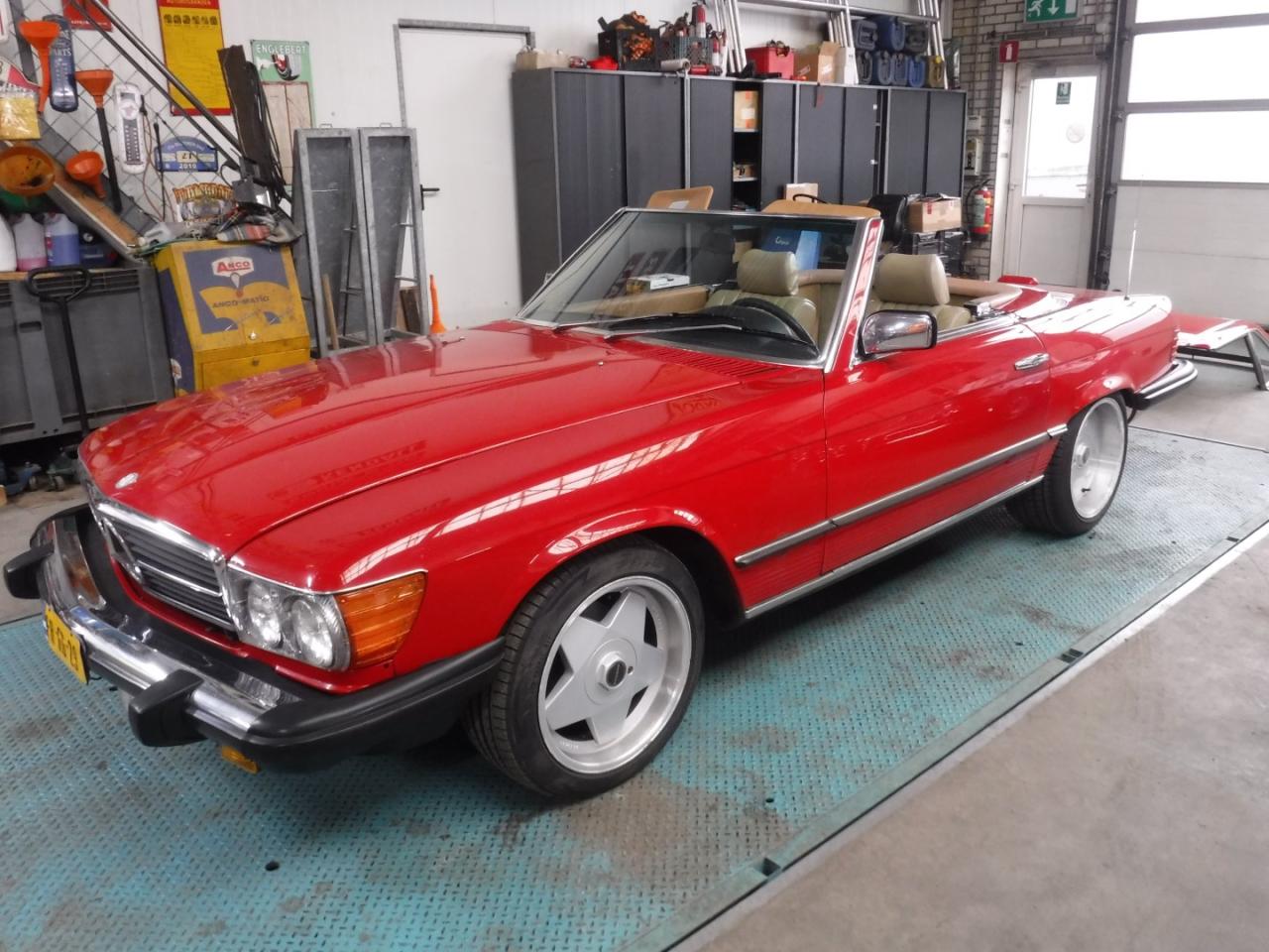 1985 Mercedes - Benz 380SL W107 Roadster red