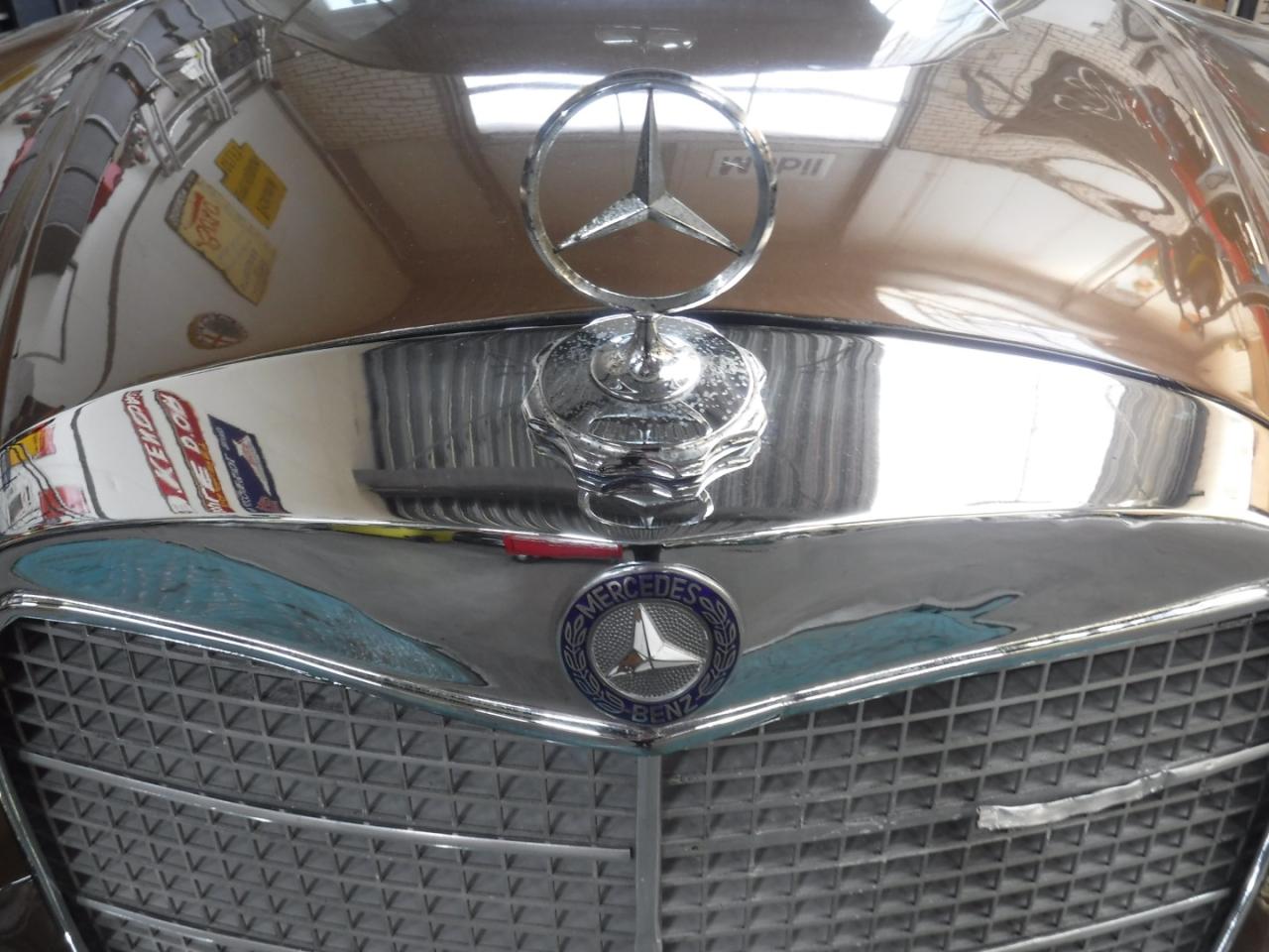 1966 Mercedes - Benz 250SE coupe gold W111