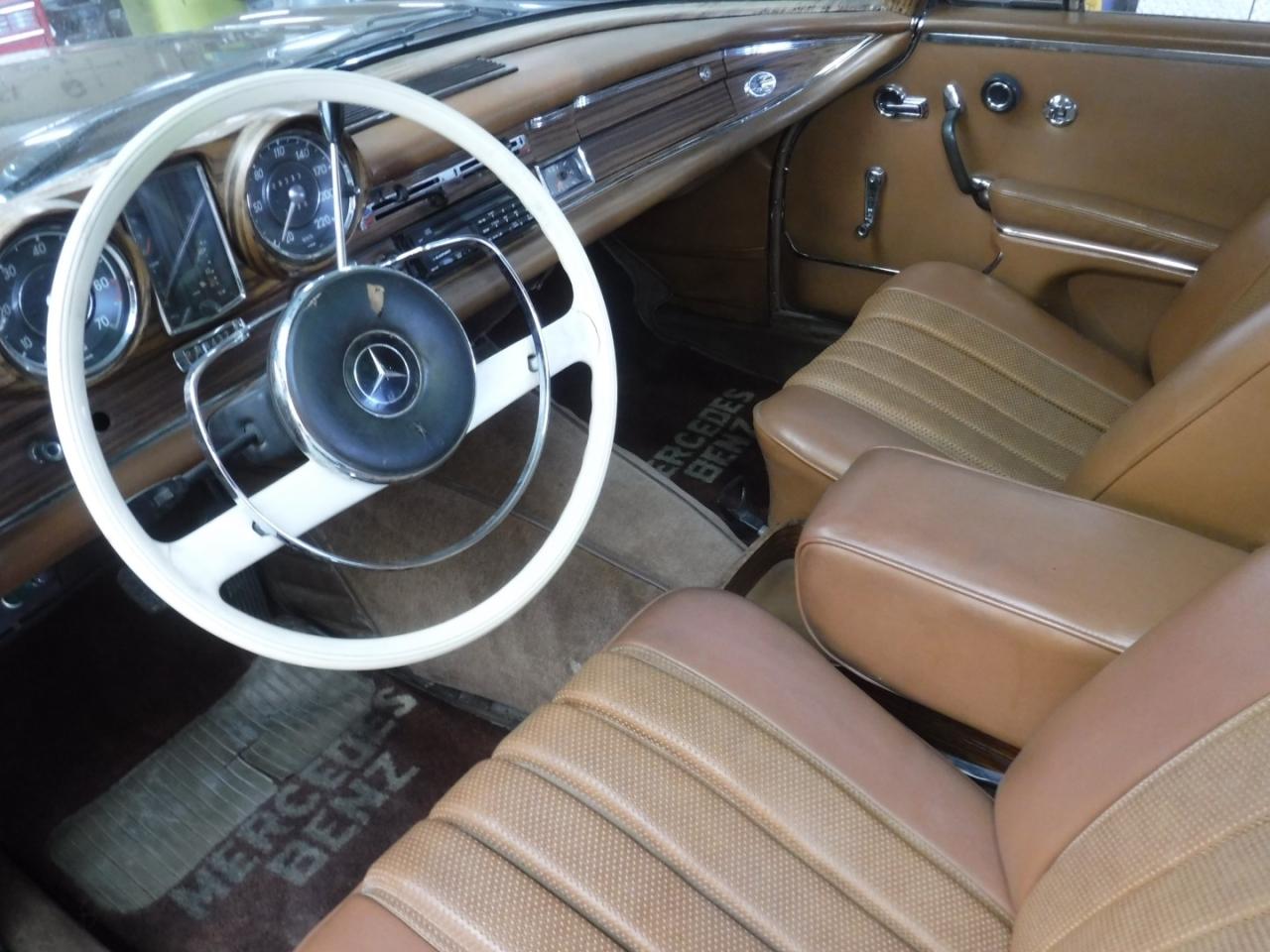 1966 Mercedes - Benz 250SE coupe gold W111