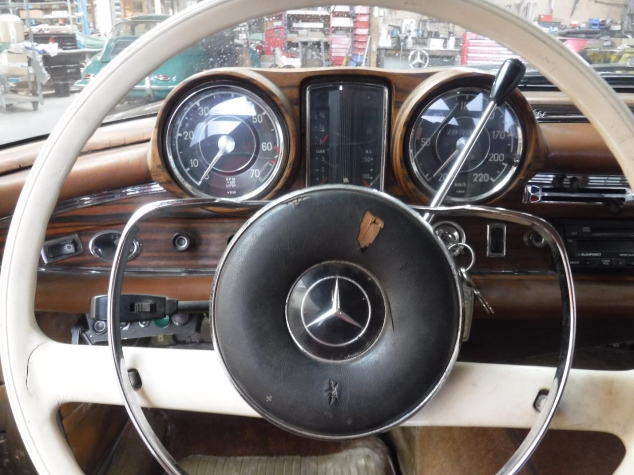 1966 Mercedes - Benz 250SE coupe gold W111