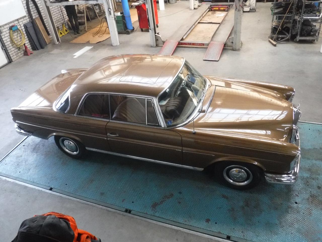 1966 Mercedes - Benz 250SE coupe gold W111