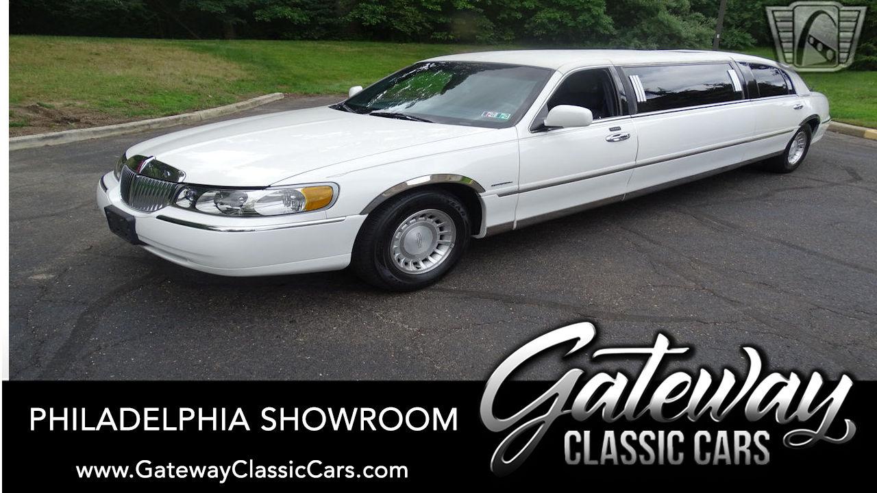 2001 Lincoln Town Car