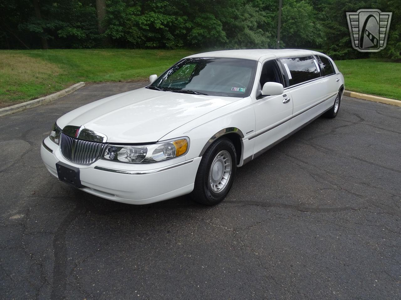 2001 Lincoln Town Car