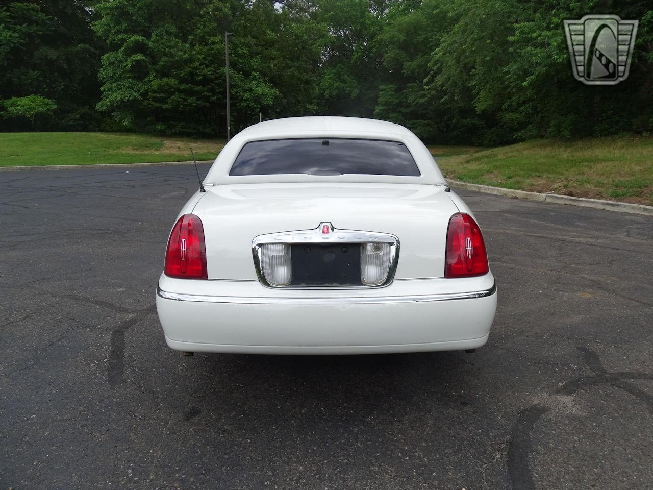 2001 Lincoln Town Car