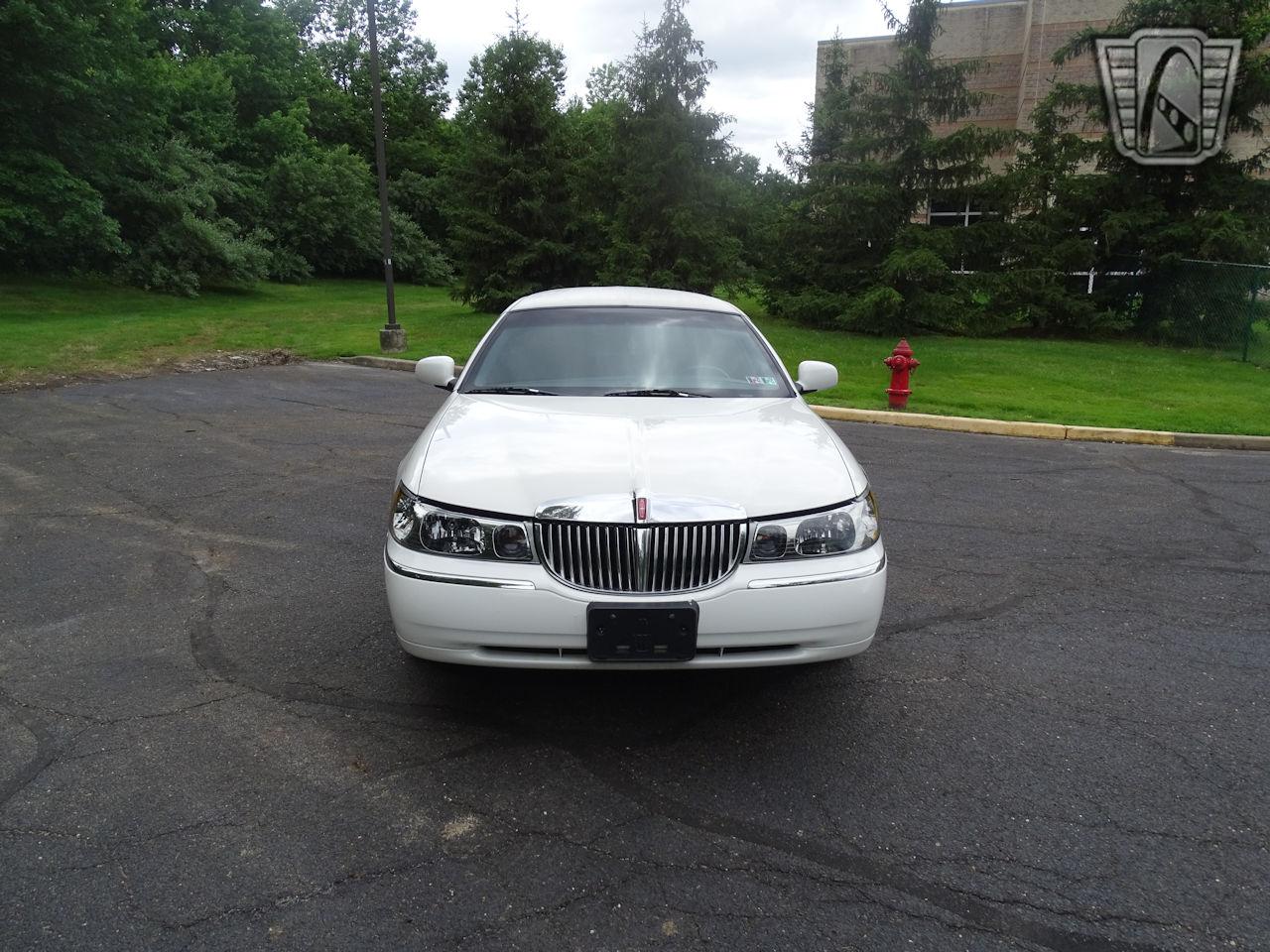 2001 Lincoln Town Car