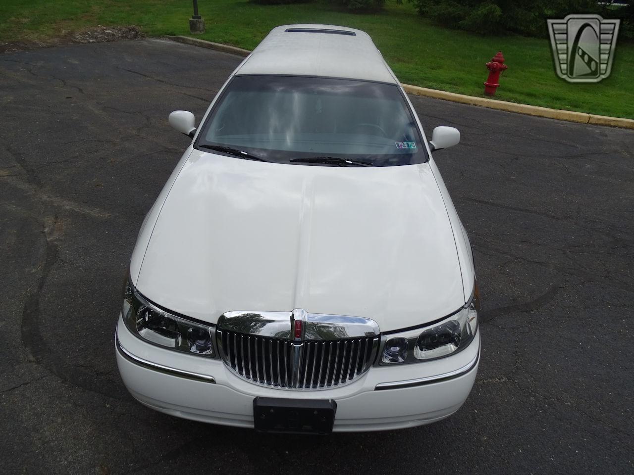 2001 Lincoln Town Car