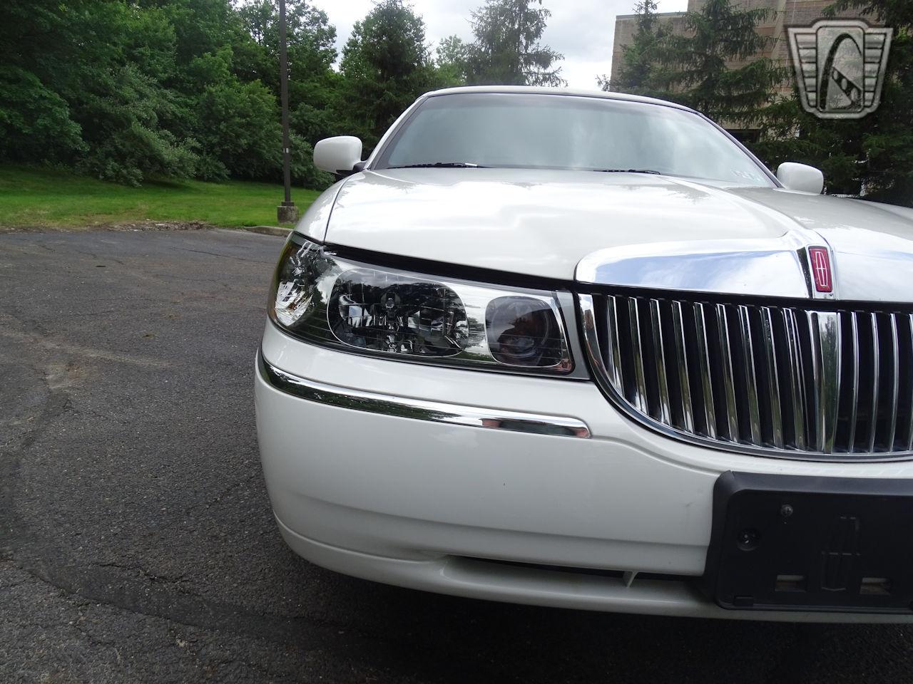 2001 Lincoln Town Car