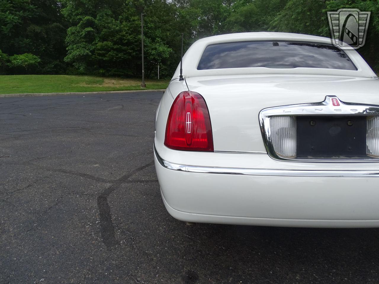 2001 Lincoln Town Car