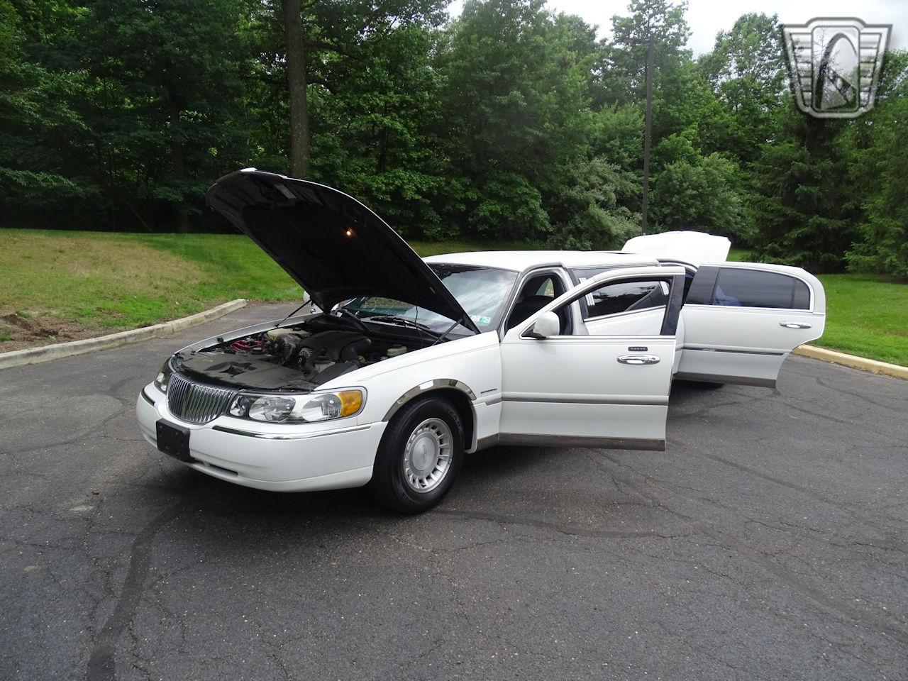 2001 Lincoln Town Car