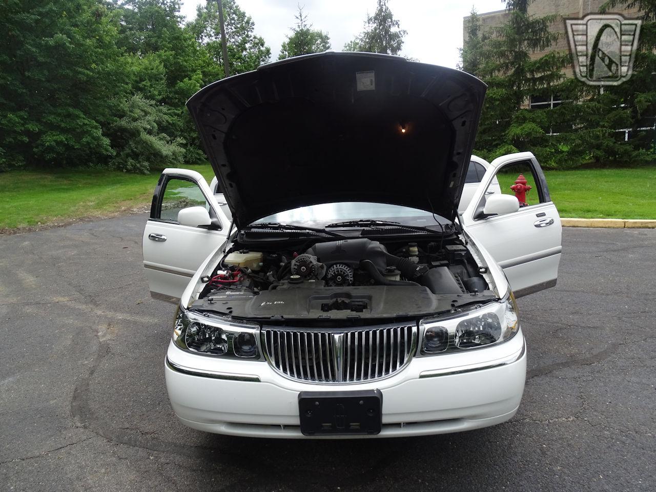 2001 Lincoln Town Car