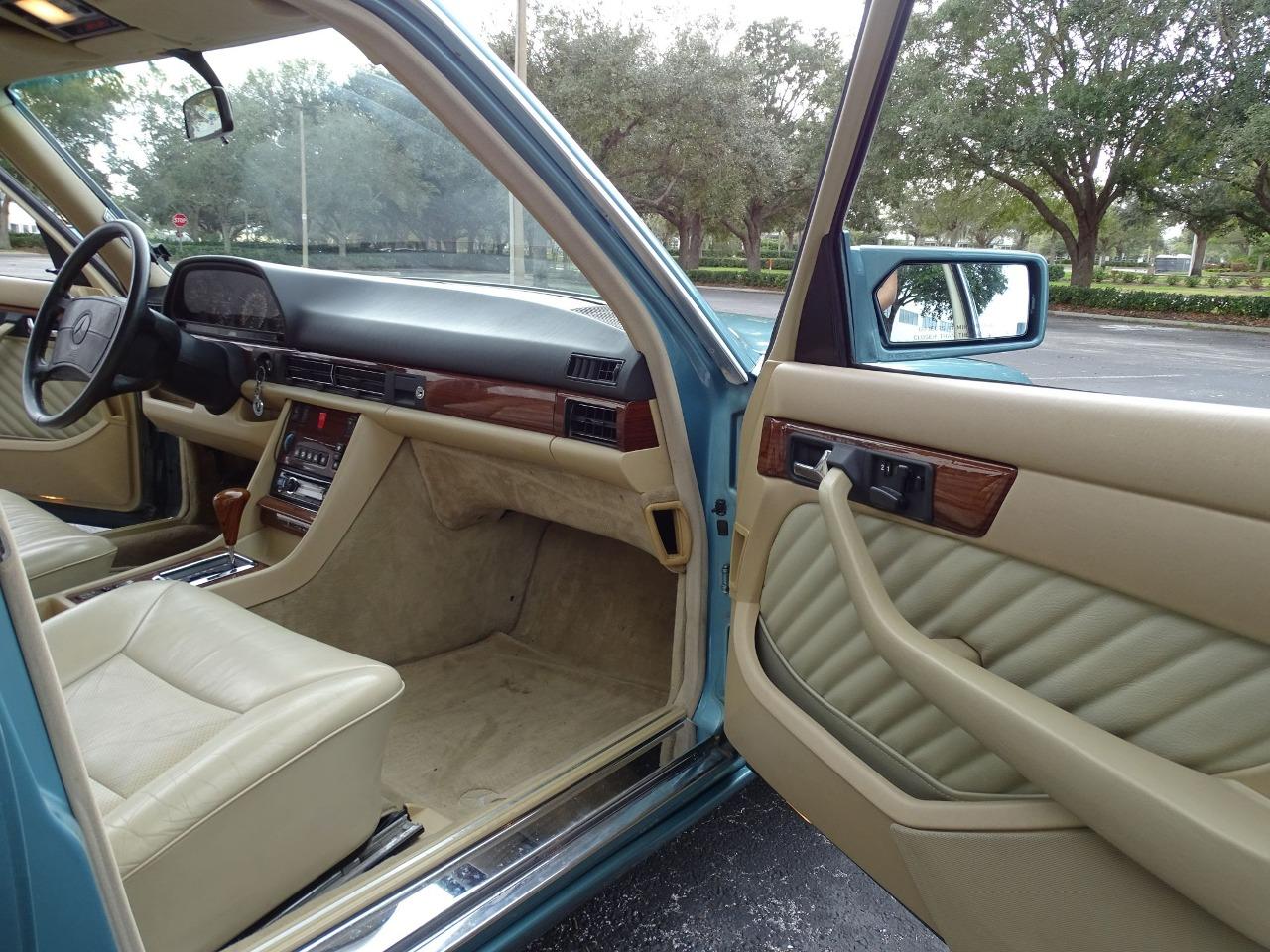 1991 Mercedes - Benz 300SE