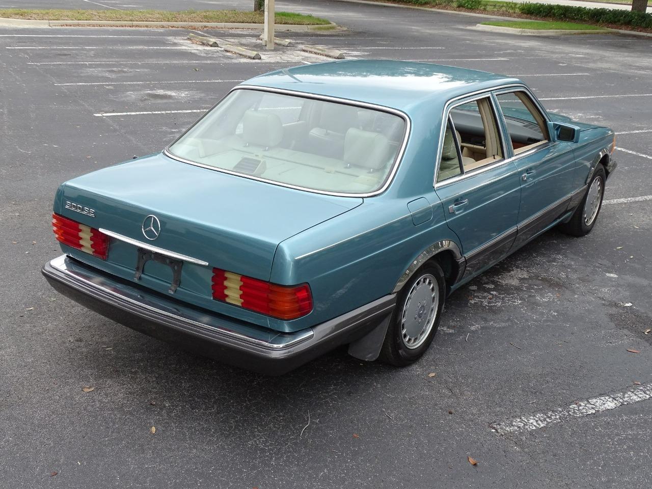 1991 Mercedes - Benz 300SE